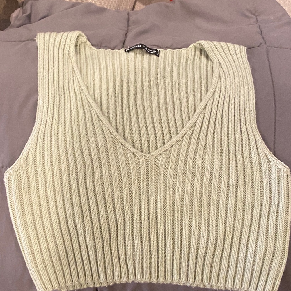 3 for $10
SHEIN Light Green Ribbed V-Neck Crop Top